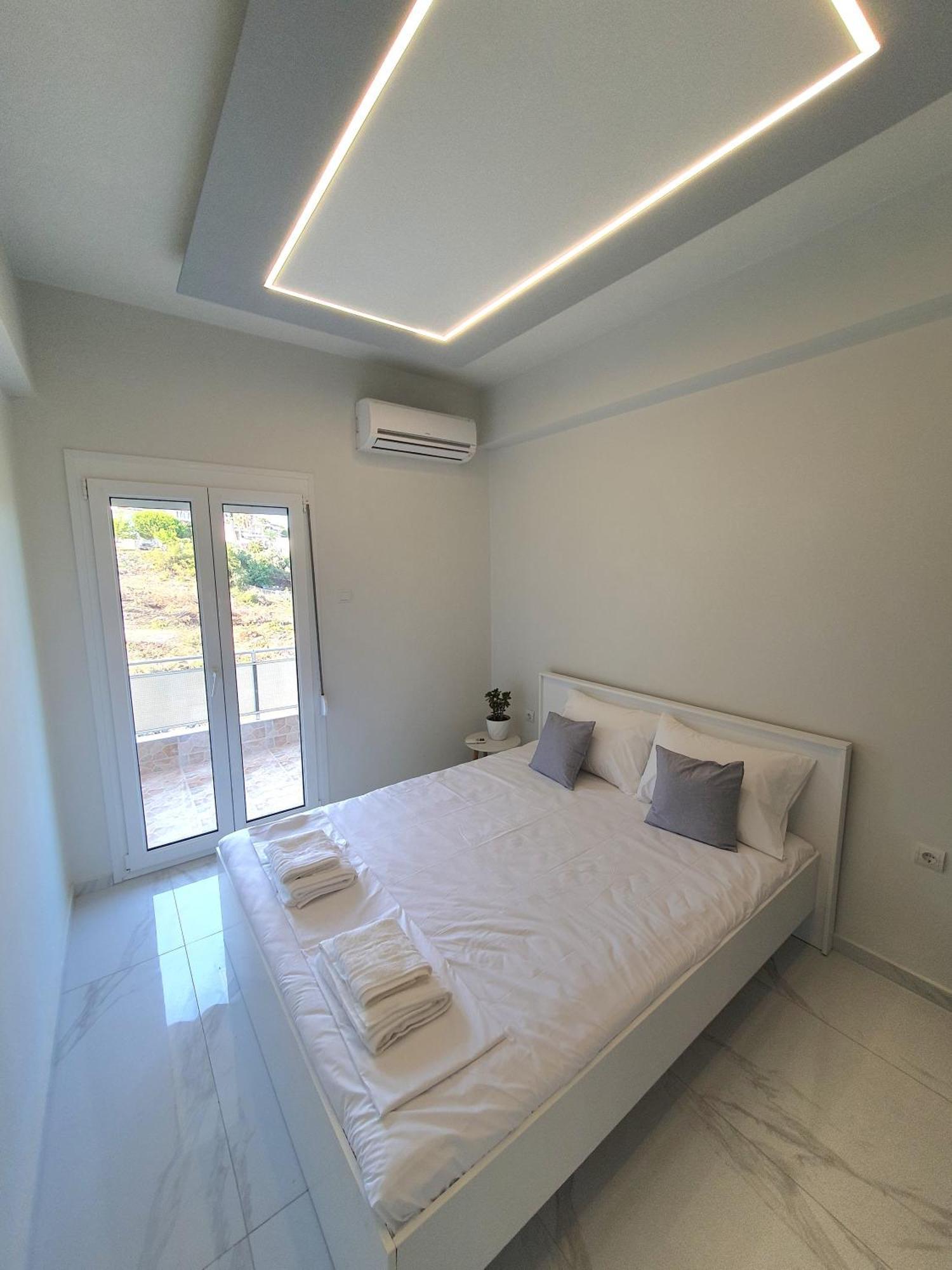 Riviera Penthouse Apartment Palaiontsiflikion Ngoại thất bức ảnh